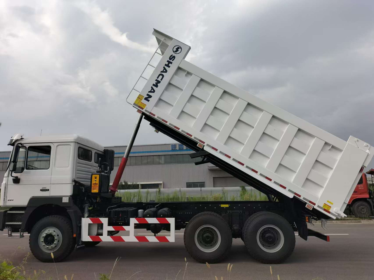 SHACMAN F3000 - Camion benne: photos 3 SHACMAN F3000 - Camion benne: photos 3