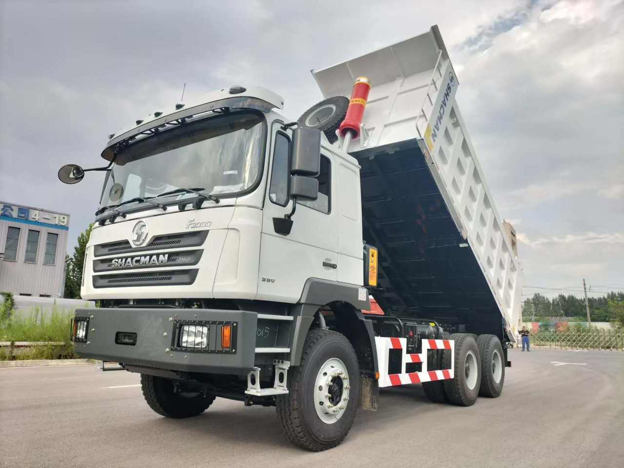 SHACMAN F3000 - Camion benne: photos 2 SHACMAN F3000 - Camion benne: photos 2