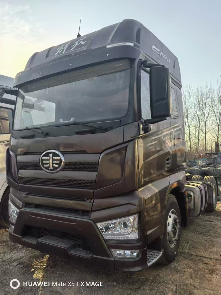 FAW J7 - Tracteur routier: photos 1 FAW J7 - Tracteur routier: photos 1