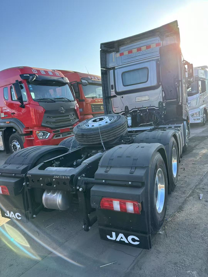 JAC K7 - Tracteur routier: photos 4 JAC K7 - Tracteur routier: photos 4