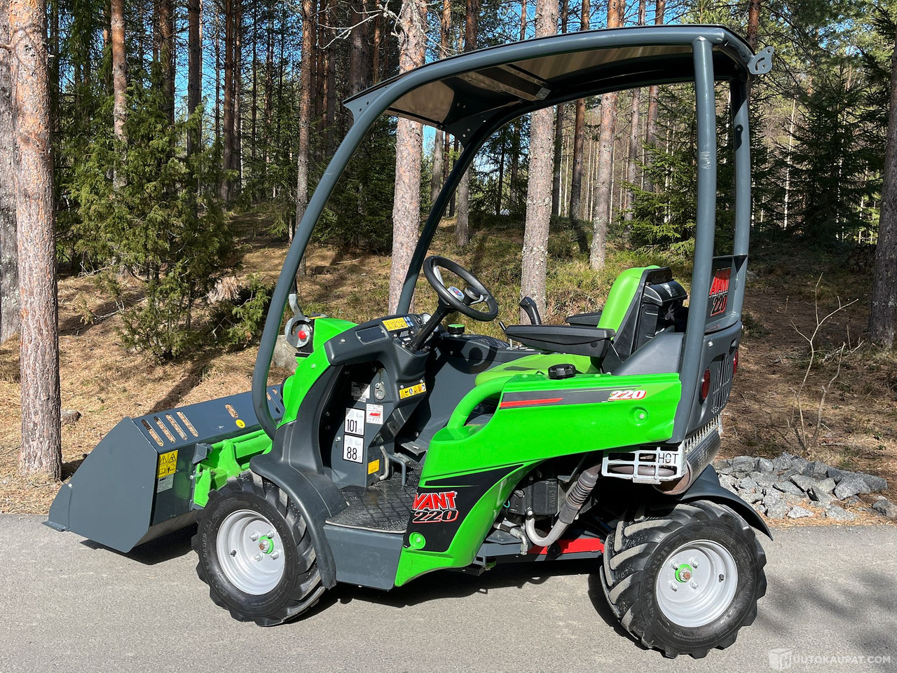 Avant 220 kahdella työlaitteella, 2021, vain 196h,, Jyväskylä - Valet de ferme: photos 3 Avant 220 kahdella työlaitteella, 2021, vain 196h,, Jyväskylä - Valet de ferme: photos 3