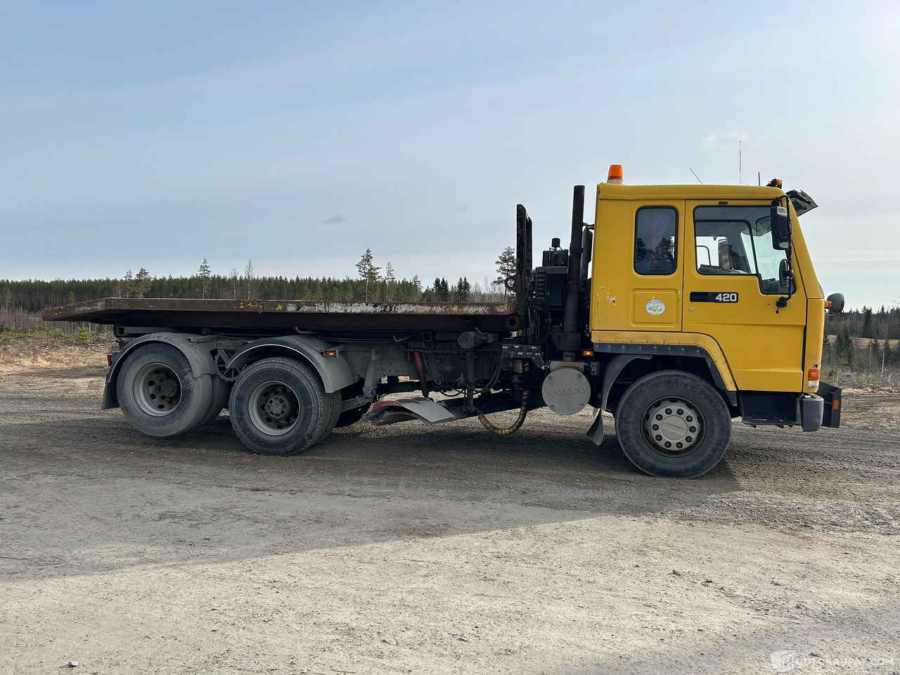 Volvo FL12 kuorma-auto vaijervaihtolavalaitteilla ja aurausvarustuksella, 1998, Kruunupyy - Camion: photos 2 Volvo FL12 kuorma-auto vaijervaihtolavalaitteilla ja aurausvarustuksella, 1998, Kruunupyy - Camion: photos 2