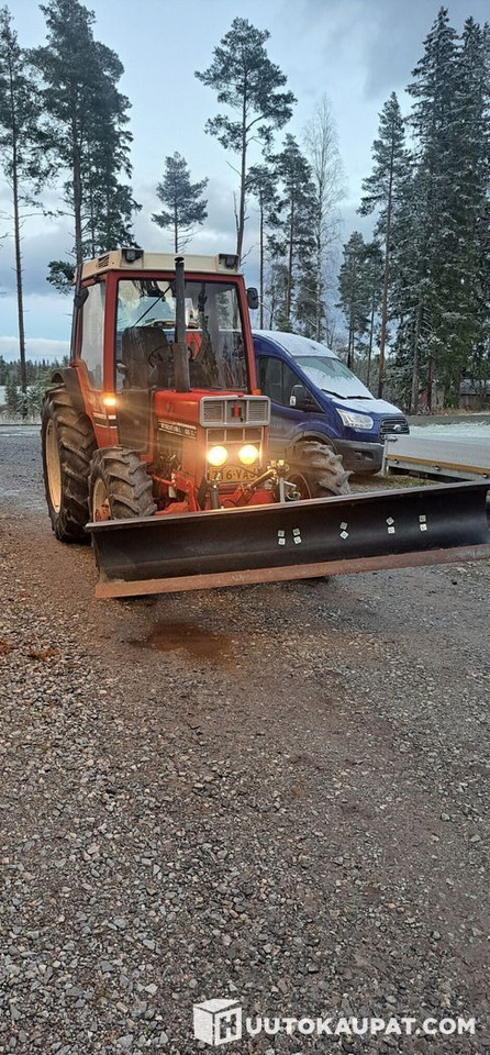 International 585XL, 1985, Diesel, 6 147 h Traktori, Kruunupyy - Tracteur agricole: photos 2 International 585XL, 1985, Diesel, 6 147 h Traktori, Kruunupyy - Tracteur agricole: photos 2