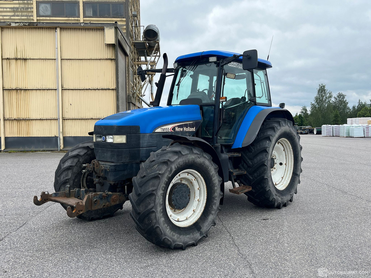 New Holland TM155, traktori etunostolaitteeella, 2004,, Salo - Machine agricole: photos 1 New Holland TM155, traktori etunostolaitteeella, 2004,, Salo - Machine agricole: photos 1