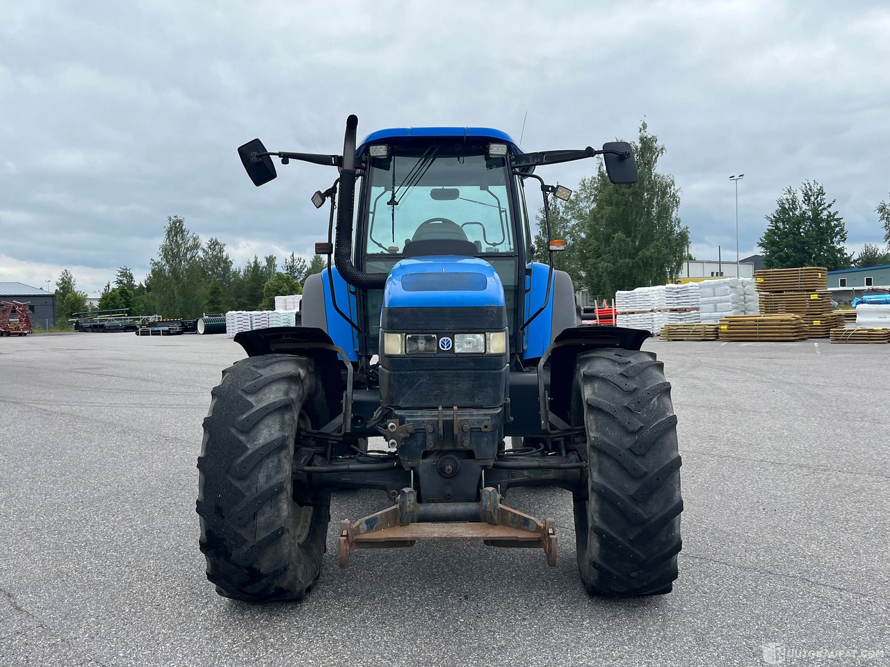 New Holland TM155, traktori etunostolaitteeella, 2004,, Salo - Machine agricole: photos 2 New Holland TM155, traktori etunostolaitteeella, 2004,, Salo - Machine agricole: photos 2