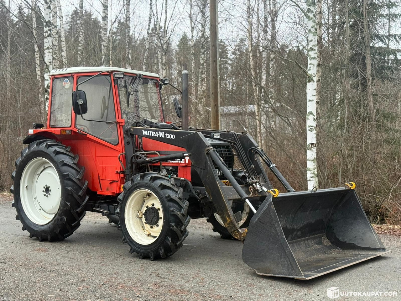 Valmet 604, 4x4 with front loader, 1985 — Well equipped!!, Jyväskylä - Tracteur agricole: photos 3 Valmet 604, 4x4 with front loader, 1985 — Well equipped!!, Jyväskylä - Tracteur agricole: photos 3