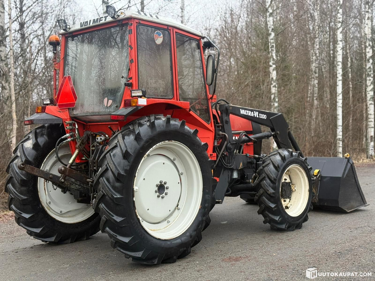 Valmet 604, 4x4 with front loader, 1985 — Well equipped!!, Jyväskylä - Tracteur agricole: photos 5 Valmet 604, 4x4 with front loader, 1985 — Well equipped!!, Jyväskylä - Tracteur agricole: photos 5