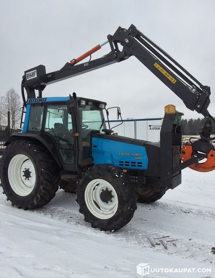 Valmet 6800 + PMF 850 crane + trailer BMF 9T, Leppävirta - Tracteur agricole: photos 1 Valmet 6800 + PMF 850 crane + trailer BMF 9T, Leppävirta - Tracteur agricole: photos 1