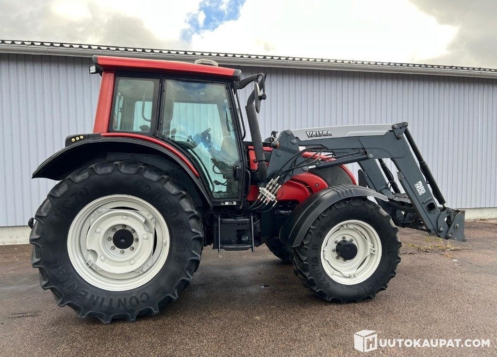 Valtra N121 Advance with front loader, 2007, 9,900 h, Ylivieska - Tracteur agricole: photos 3 Valtra N121 Advance with front loader, 2007, 9,900 h, Ylivieska - Tracteur agricole: photos 3