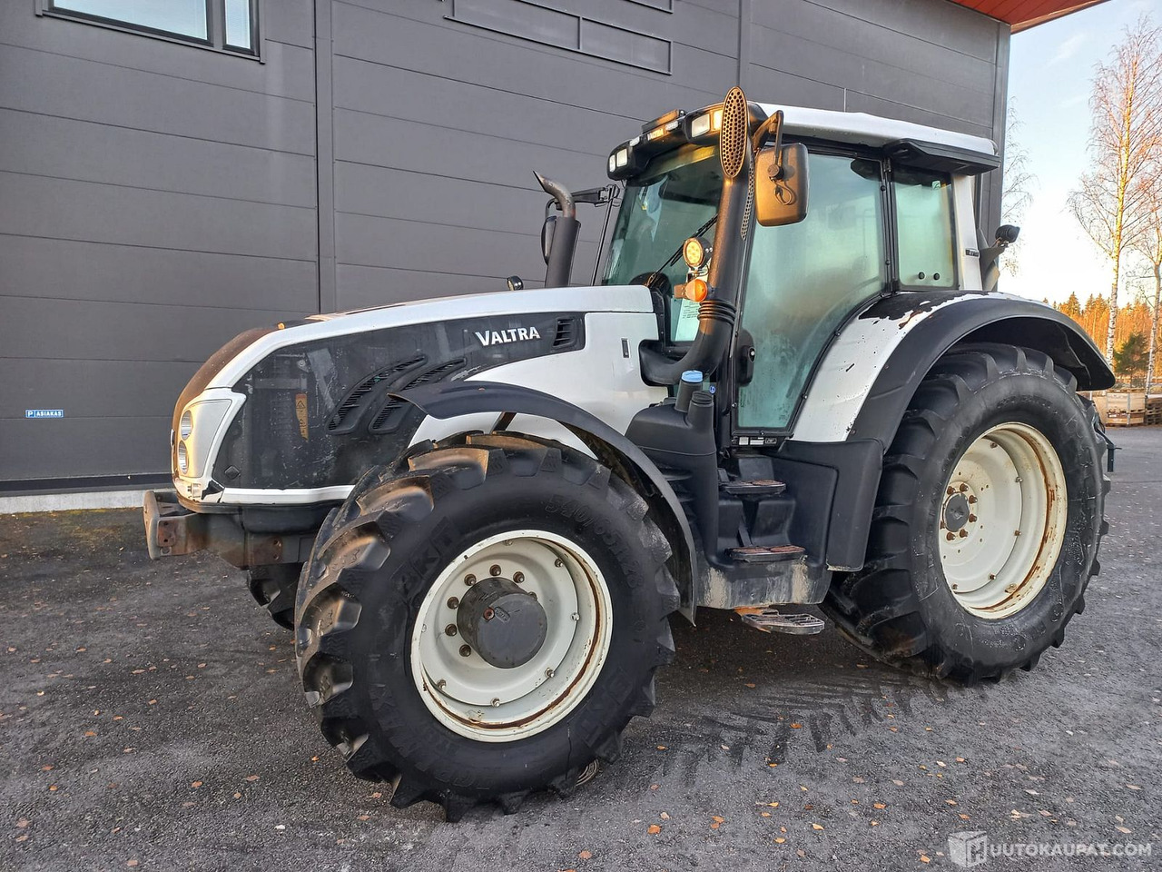 Valtra T213 VERSU, 2013, 11 100 h, Joensuu - Tracteur agricole: photos 1 Valtra T213 VERSU, 2013, 11 100 h, Joensuu - Tracteur agricole: photos 1