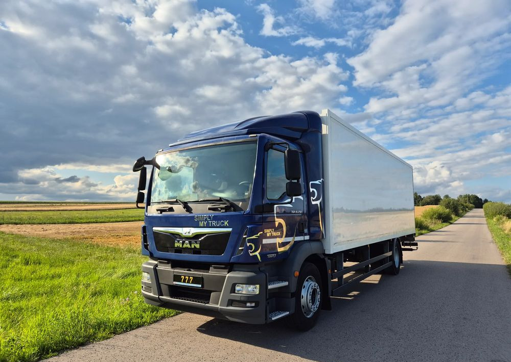 MAN TGM 18.250 Carrier 1950 D/E z Holandii / TOP STAN / 7.5m / 18 palet / winda + drzwi boczne / OKAZJA - Camion frigorifique: photos 2 MAN TGM 18.250 Carrier 1950 D/E z Holandii / TOP STAN / 7.5m / 18 palet / winda + drzwi boczne / OKAZJA - Camion frigorifique: photos 2