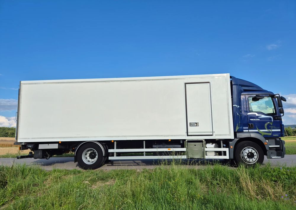 MAN TGM 18.250 Carrier 1950 D/E z Holandii / TOP STAN / 7.5m / 18 palet / winda + drzwi boczne / OKAZJA - Camion frigorifique: photos 4 MAN TGM 18.250 Carrier 1950 D/E z Holandii / TOP STAN / 7.5m / 18 palet / winda + drzwi boczne / OKAZJA - Camion frigorifique: photos 4