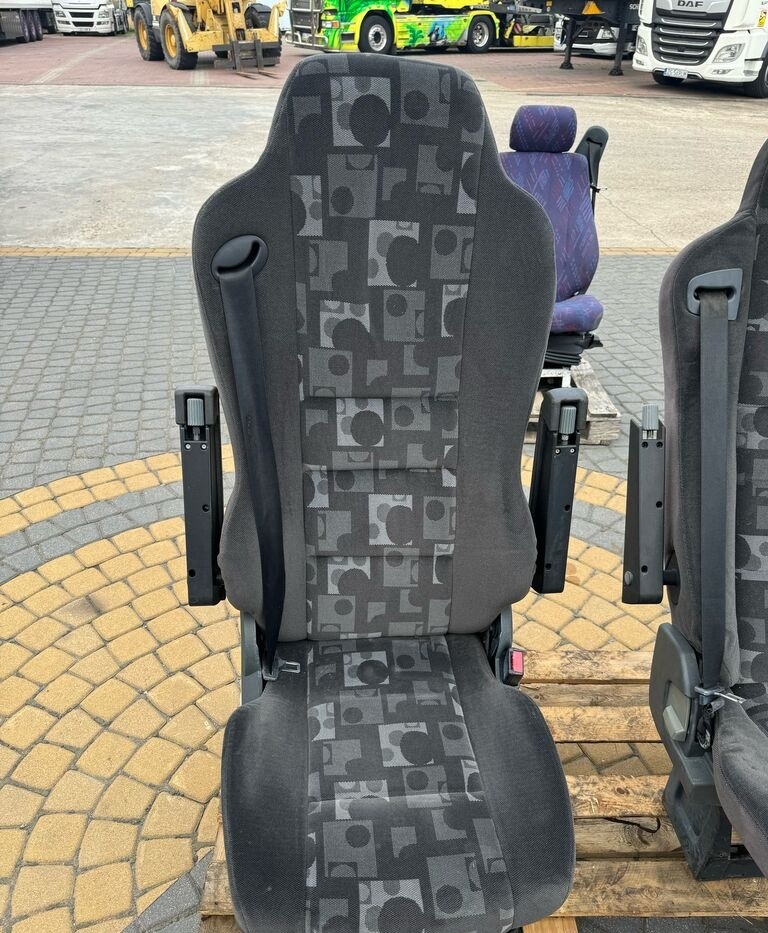 Mercedes-Benz ACTROS MP 2 MP 3 AXOR truck - Siège pour Camion: photos 1 Mercedes-Benz ACTROS MP 2 MP 3 AXOR truck - Siège pour Camion: photos 1