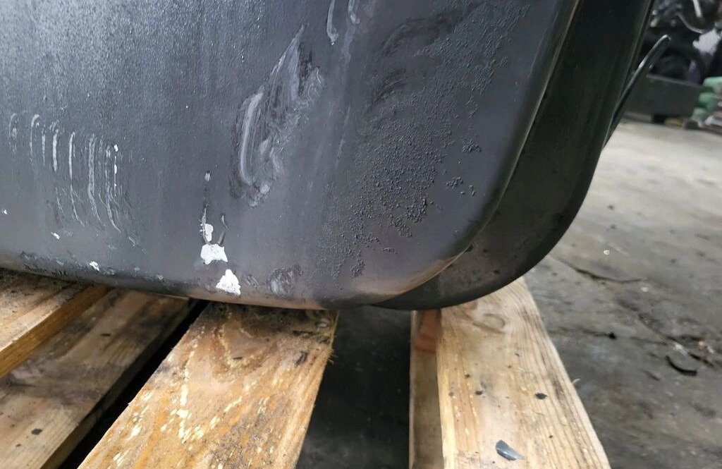 Scania 320L 1888934 Scania 320L 1888934 truck - Réservoir de carburant pour Camion: photos 2 Scania 320L 1888934 Scania 320L 1888934 truck - Réservoir de carburant pour Camion: photos 2