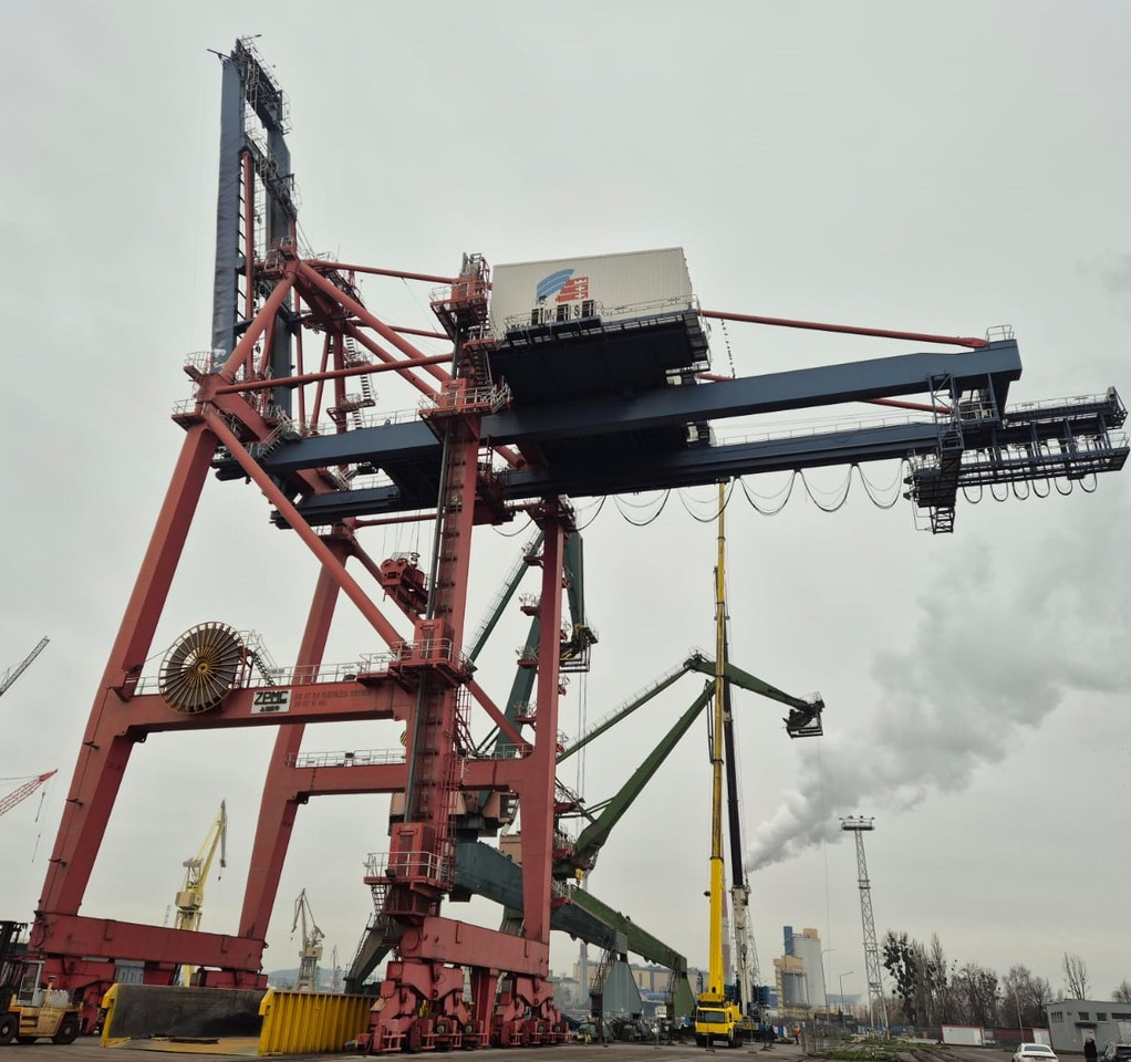 ZPMC STS crane - Équipement portuaire: photos 1 ZPMC STS crane - Équipement portuaire: photos 1