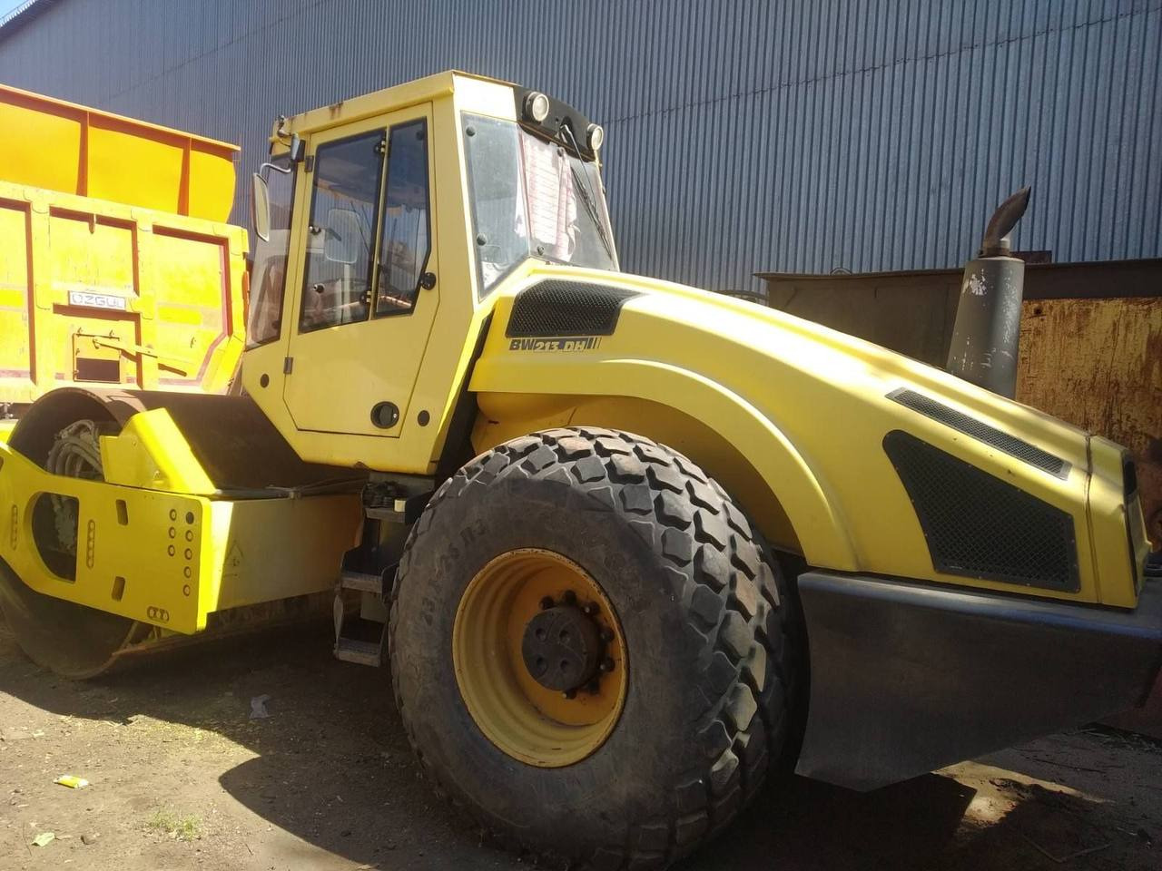 BOMAG BW 213 DH-4 - Compacteur à pieds de mouton/ Monocylindre: photos 1 BOMAG BW 213 DH-4 - Compacteur à pieds de mouton/ Monocylindre: photos 1