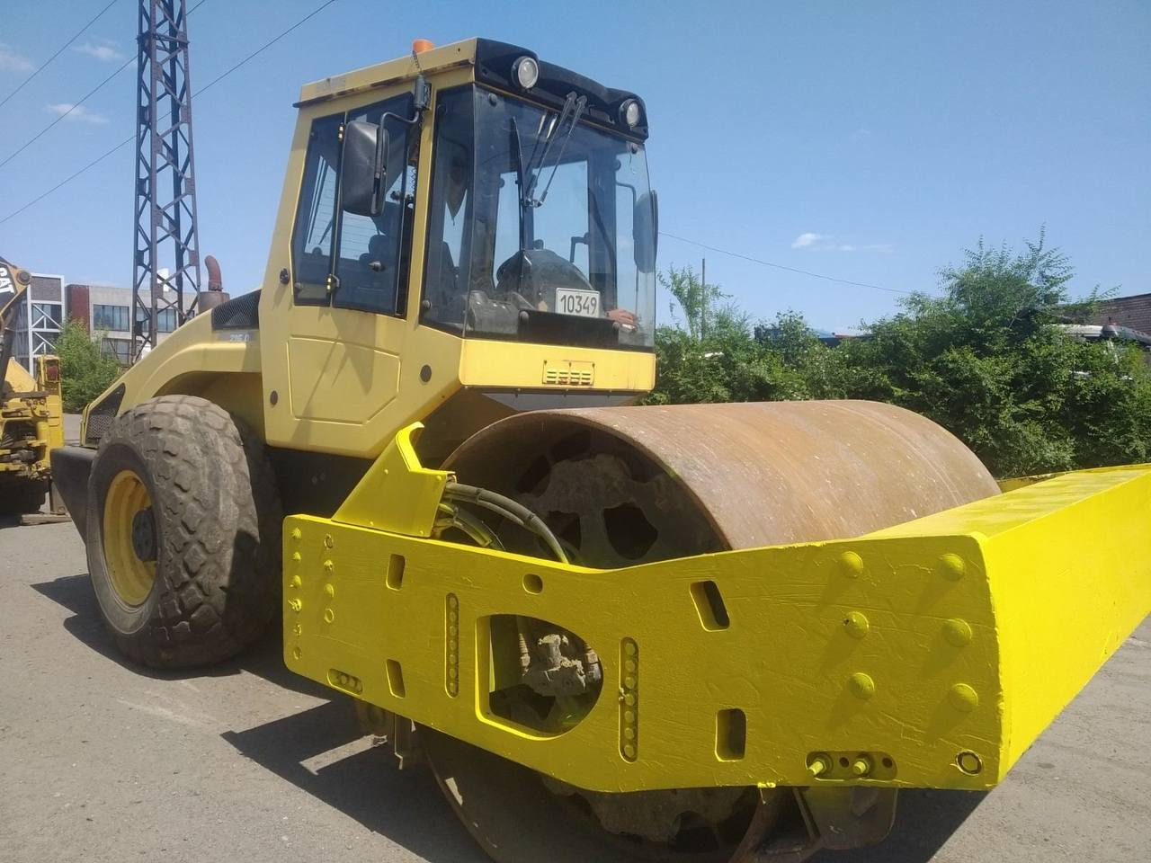 BOMAG BW 216 DH-4 - Compacteur à pieds de mouton/ Monocylindre: photos 1 BOMAG BW 216 DH-4 - Compacteur à pieds de mouton/ Monocylindre: photos 1