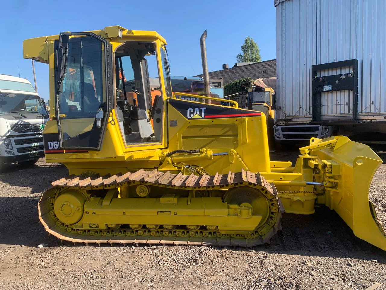 CATERPILLAR D5G - Bulldozer: photos 1 CATERPILLAR D5G - Bulldozer: photos 1