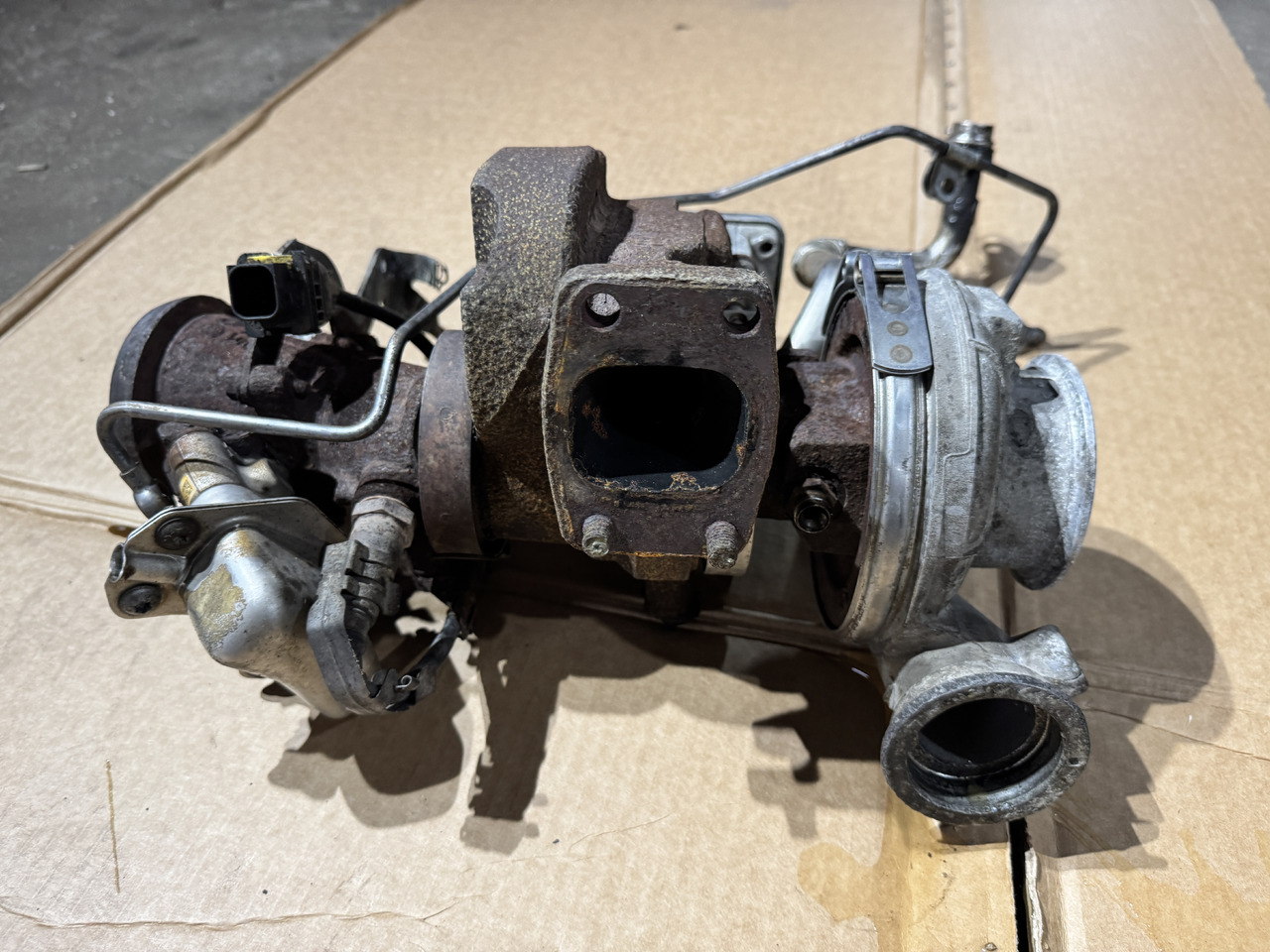 Mercedes OM934 Atego III E6 - Turbocompresseur: photos 4 Mercedes OM934 Atego III E6 - Turbocompresseur: photos 4