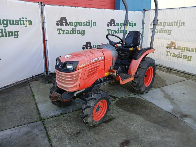 Kubota B 2420 - Micro tracteur: photos 1 Kubota B 2420 - Micro tracteur: photos 1