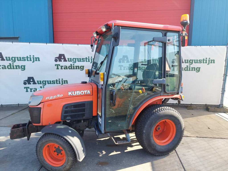 Kubota B2530 - Micro tracteur: photos 1 Kubota B2530 - Micro tracteur: photos 1