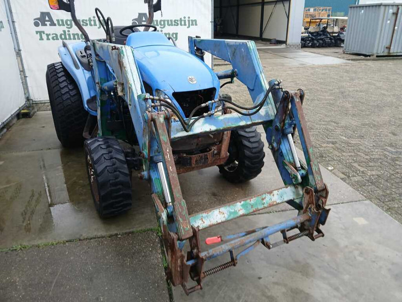 New Holland TC 40 - Tracteur agricole: photos 4 New Holland TC 40 - Tracteur agricole: photos 4