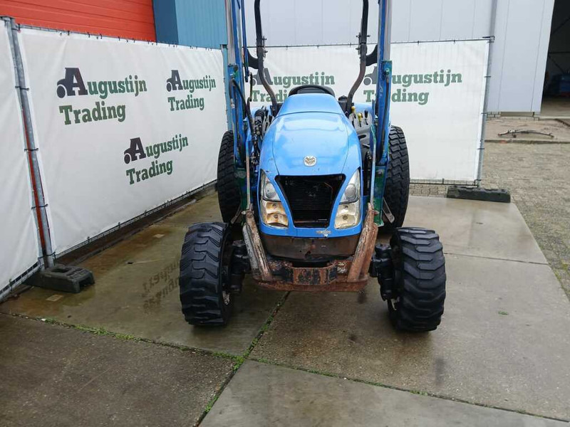 New Holland TC 40 - Tracteur agricole: photos 2 New Holland TC 40 - Tracteur agricole: photos 2