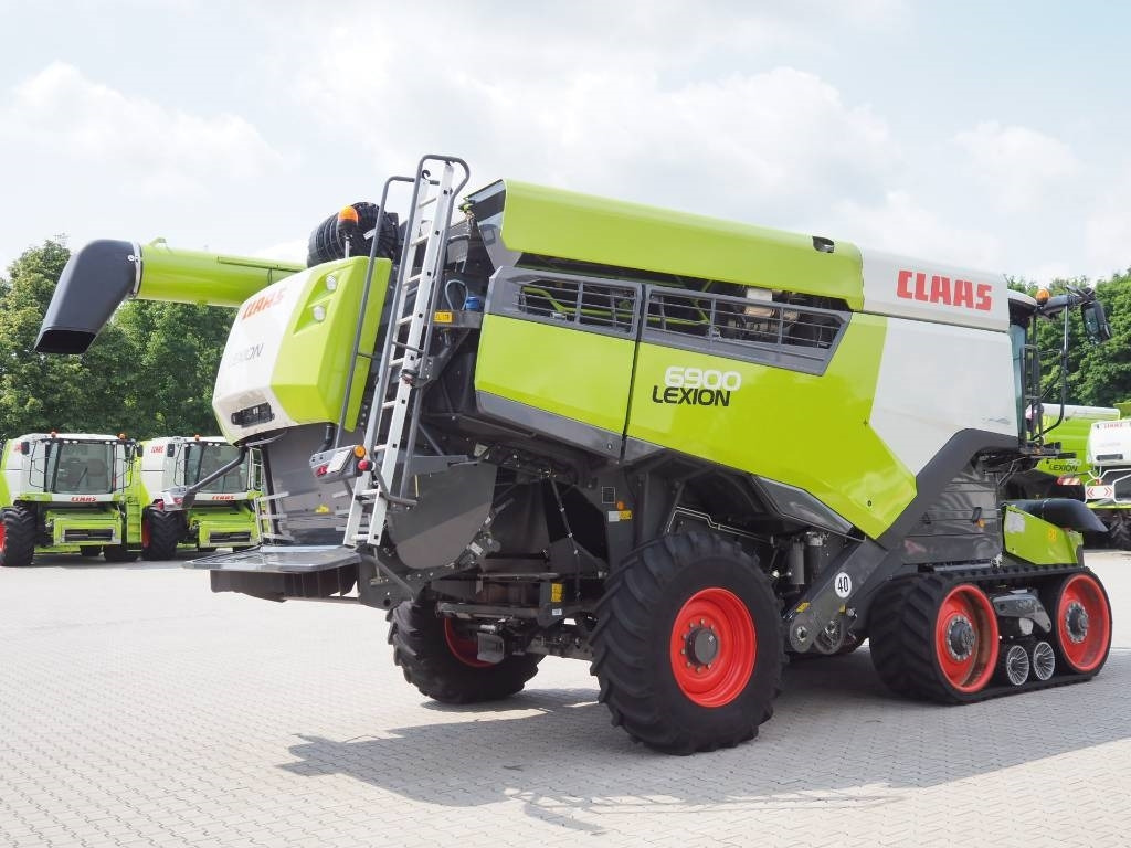 Claas Lexion 6900 TT + V930 - Moissonneuse-batteuse: photos 3 Claas Lexion 6900 TT + V930 - Moissonneuse-batteuse: photos 3