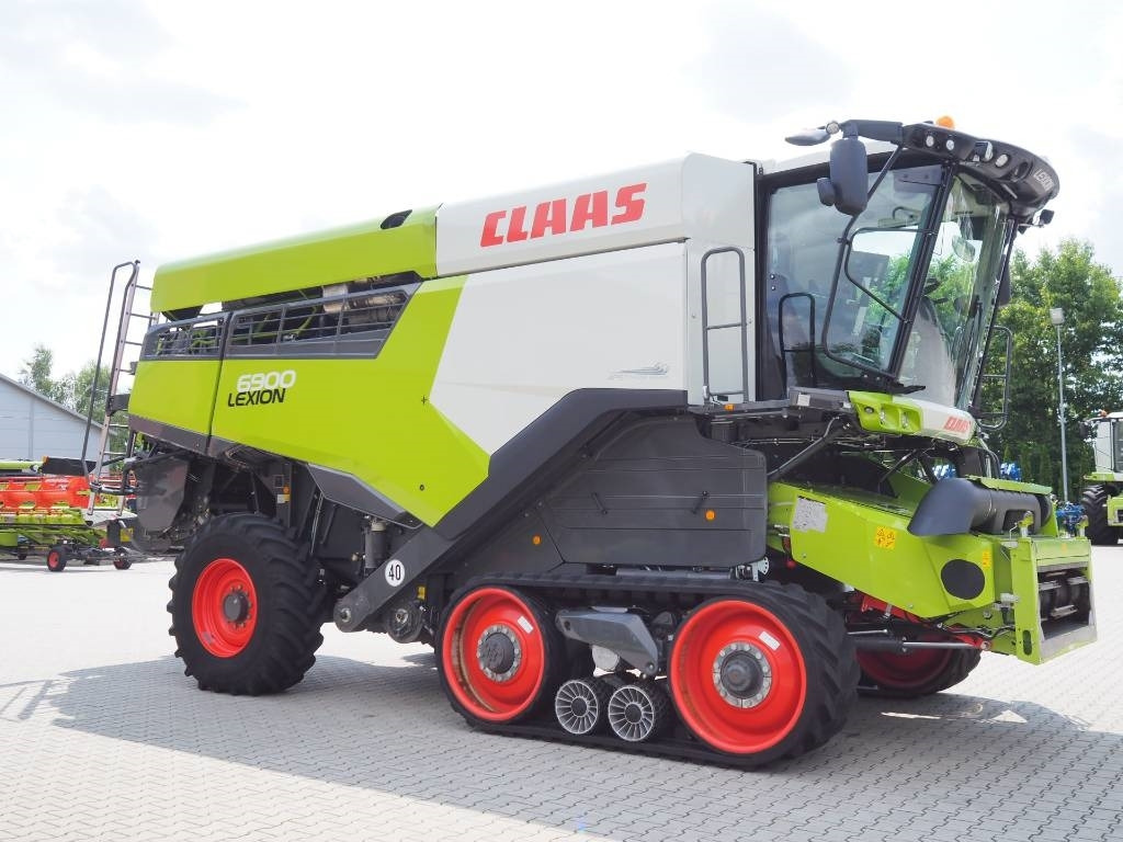 Claas Lexion 6900 TT + V930 - Moissonneuse-batteuse: photos 4 Claas Lexion 6900 TT + V930 - Moissonneuse-batteuse: photos 4