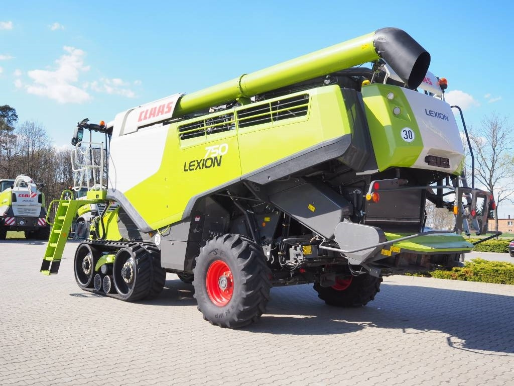 Claas Lexion 750TT GPS + V930 - Moissonneuse-batteuse: photos 2 Claas Lexion 750TT GPS + V930 - Moissonneuse-batteuse: photos 2