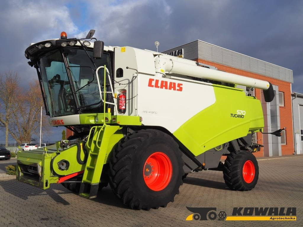 Claas Tucano 570 GPS + V770 - Moissonneuse-batteuse: photos 1 Claas Tucano 570 GPS + V770 - Moissonneuse-batteuse: photos 1