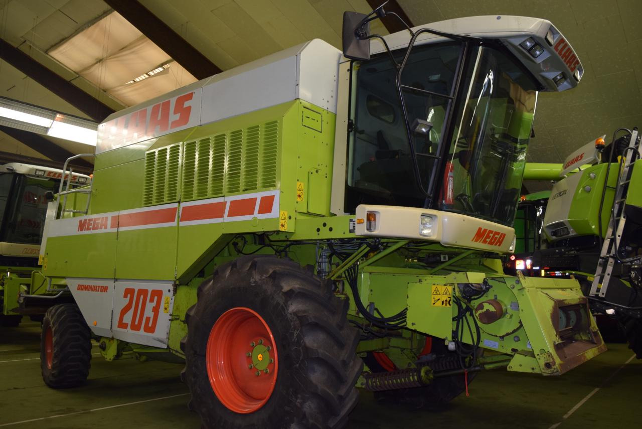 CLAAS Dominator 203 Mega - Moissonneuse-batteuse: photos 1 CLAAS Dominator 203 Mega - Moissonneuse-batteuse: photos 1