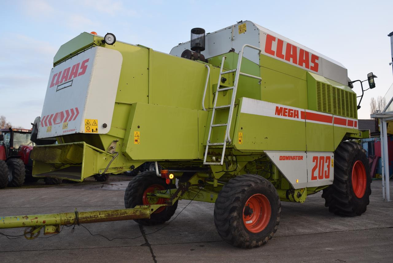 CLAAS Dominator 203 Mega - Moissonneuse-batteuse: photos 4 CLAAS Dominator 203 Mega - Moissonneuse-batteuse: photos 4