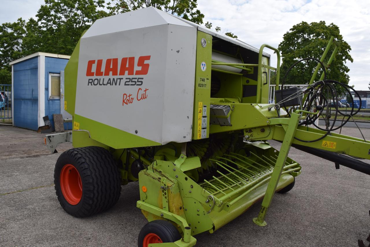CLAAS Rollant 255 RC - Presse à balles rondes: photos 2 CLAAS Rollant 255 RC - Presse à balles rondes: photos 2