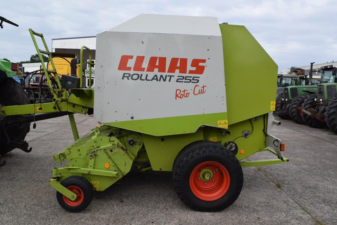 CLAAS Rollant 255 RC - Presse à balles rondes: photos 2 CLAAS Rollant 255 RC - Presse à balles rondes: photos 2