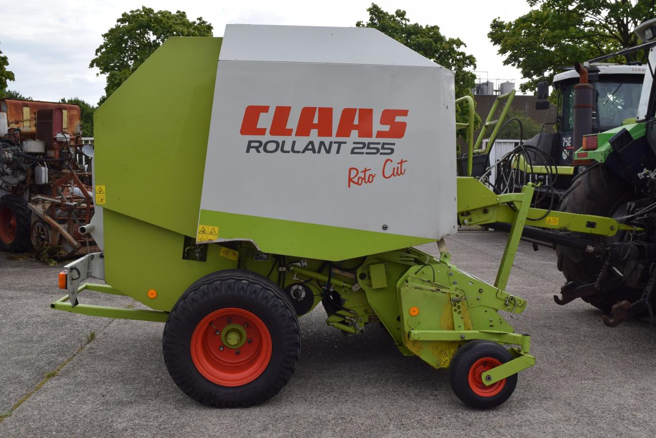 CLAAS Rollant 255 RC - Presse à balles rondes: photos 1 CLAAS Rollant 255 RC - Presse à balles rondes: photos 1