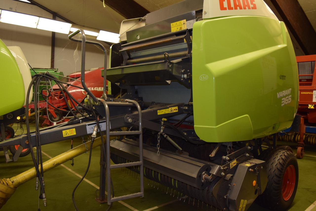 CLAAS Variant 365 RotoCut - Presse à balles rondes: photos 1 CLAAS Variant 365 RotoCut - Presse à balles rondes: photos 1