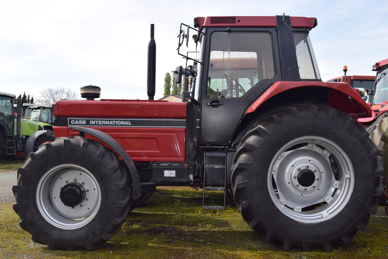 Case-IH 1455 XL A - Tracteur agricole: photos 1 Case-IH 1455 XL A - Tracteur agricole: photos 1