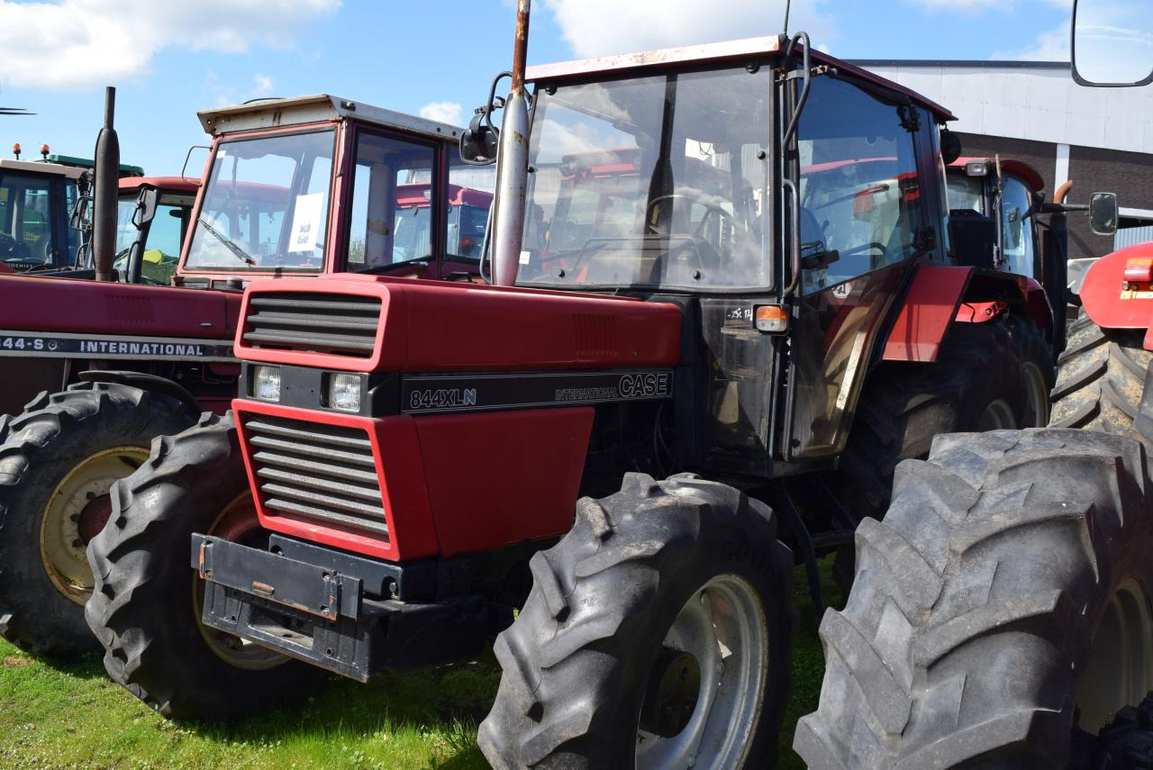 Case-IH 844 XLN - Tracteur agricole: photos 2 Case-IH 844 XLN - Tracteur agricole: photos 2