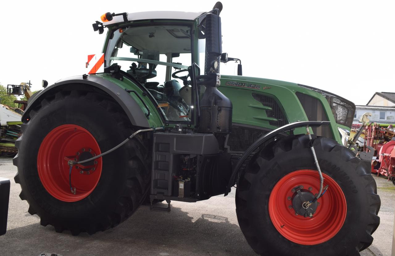 Fendt 826 Vario ProfiPlus, - Tracteur agricole: photos 2 Fendt 826 Vario ProfiPlus, - Tracteur agricole: photos 2