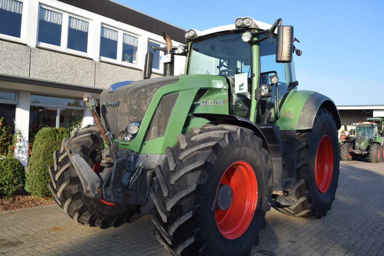 Fendt 826 Vario SCR - Tracteur agricole: photos 1 Fendt 826 Vario SCR - Tracteur agricole: photos 1
