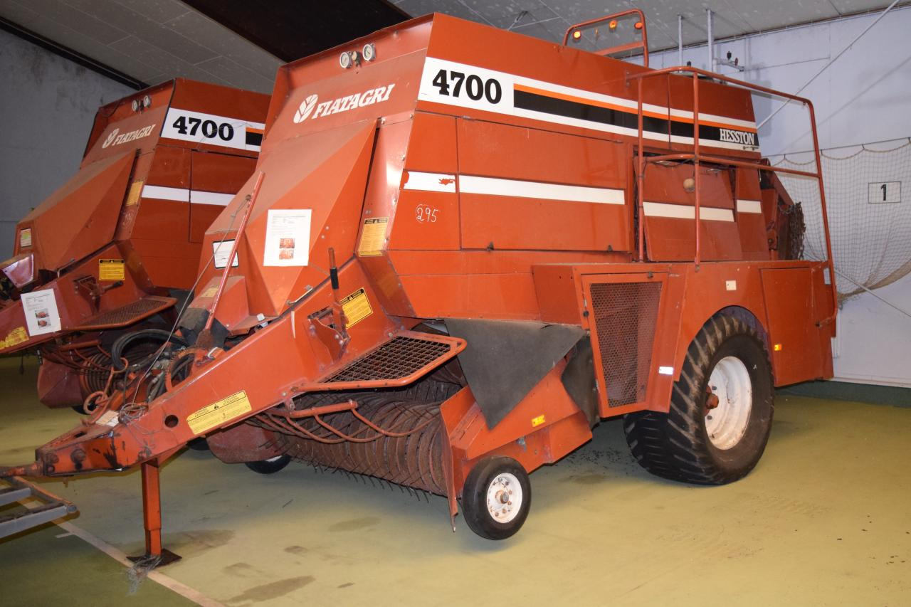 Fiat Hesston 4700 - Presse à balles cubiques: photos 2 Fiat Hesston 4700 - Presse à balles cubiques: photos 2