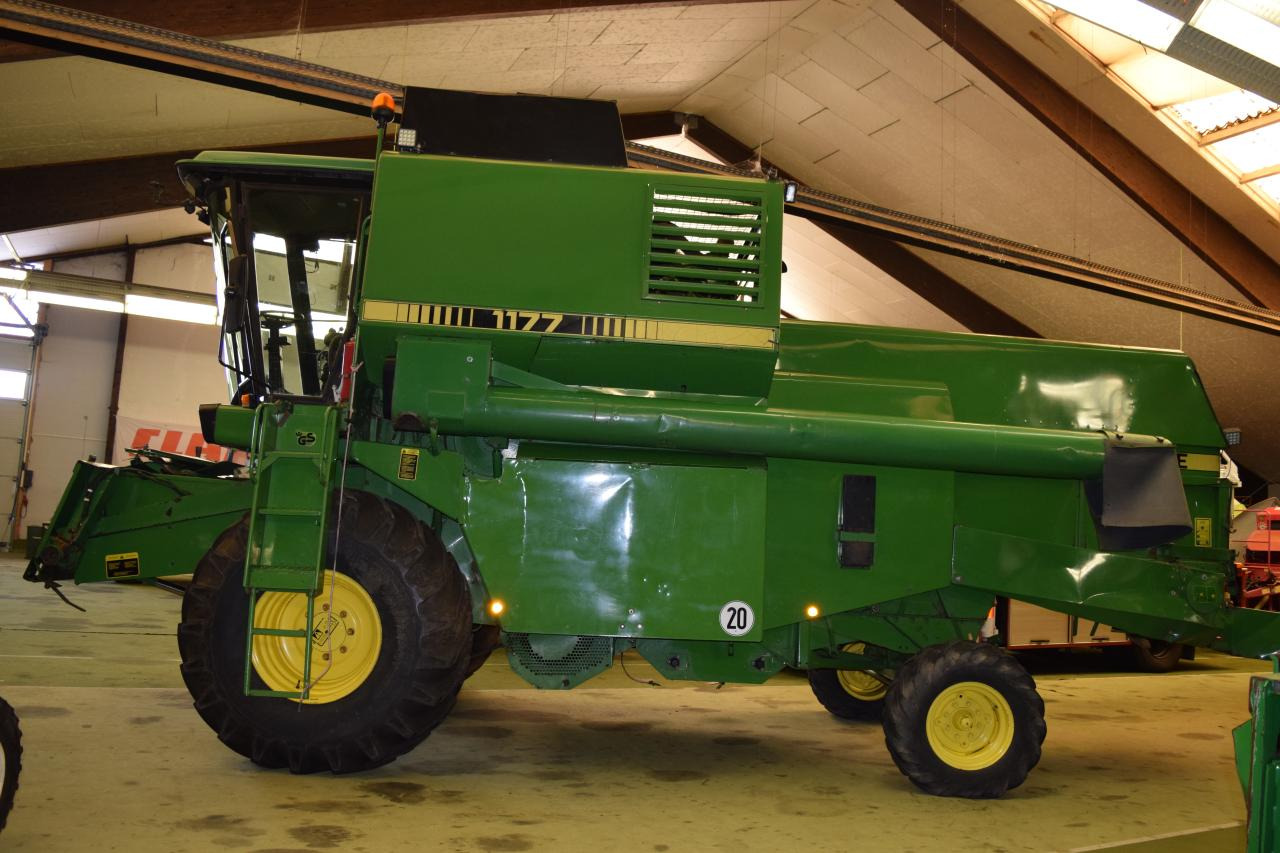 John Deere 1177 - Moissonneuse-batteuse: photos 1 John Deere 1177 - Moissonneuse-batteuse: photos 1