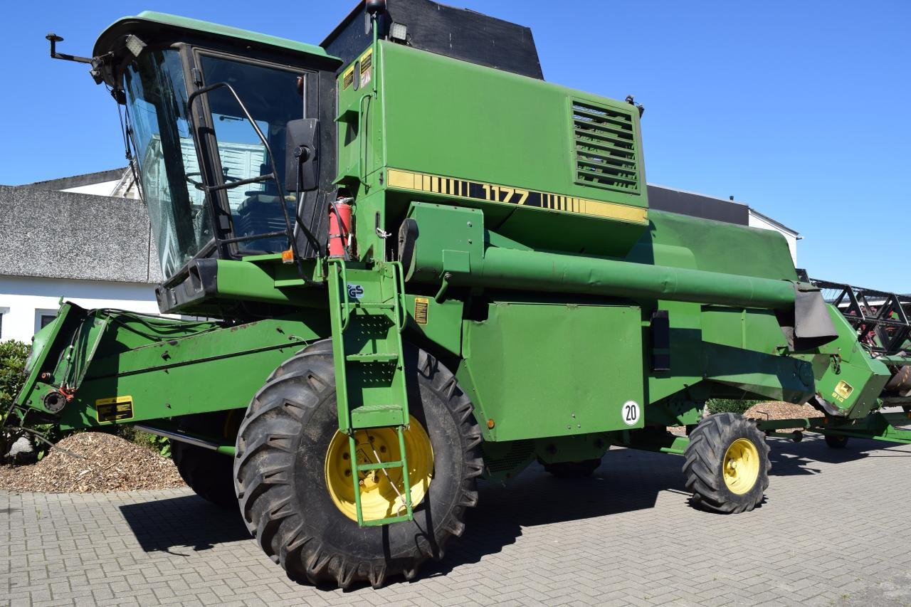 Moissonneuse-batteuse John Deere 1177: photos 1