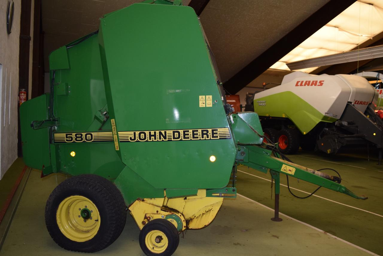 John Deere 580 - Presse à balles rondes: photos 2 John Deere 580 - Presse à balles rondes: photos 2
