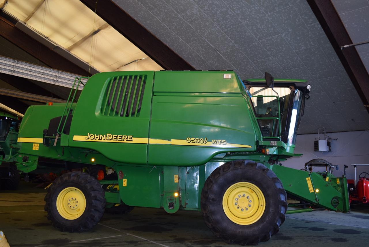 John Deere 9560 i WTS - Moissonneuse-batteuse: photos 3 John Deere 9560 i WTS - Moissonneuse-batteuse: photos 3