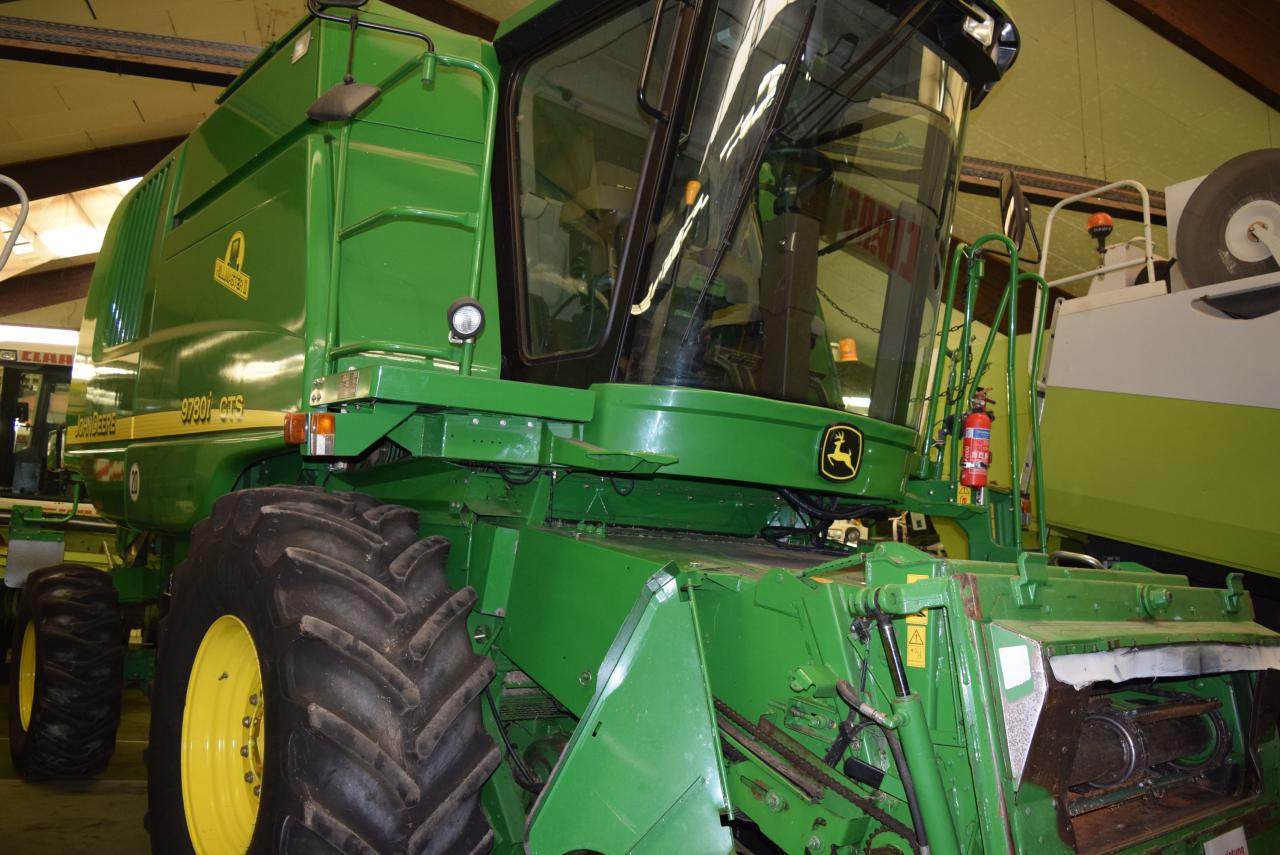 John Deere 9780 i CTS Hillmaster - Moissonneuse-batteuse: photos 1 John Deere 9780 i CTS Hillmaster - Moissonneuse-batteuse: photos 1