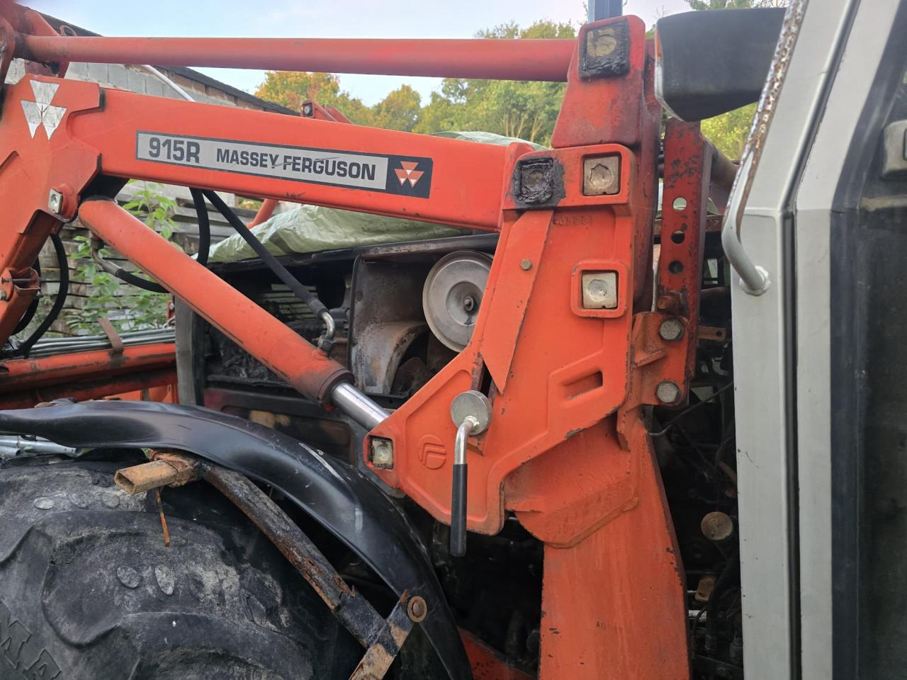 Massey Ferguson MF 390 T *Brandschaden* - Tracteur agricole: photos 4 Massey Ferguson MF 390 T *Brandschaden* - Tracteur agricole: photos 4