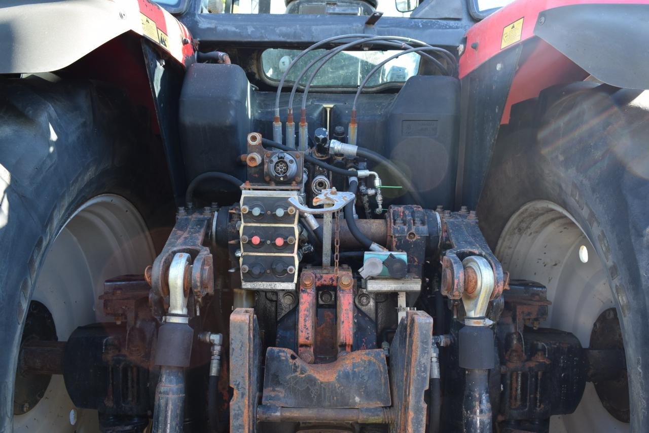 Massey Ferguson MF 8250 - Tracteur agricole: photos 5 Massey Ferguson MF 8250 - Tracteur agricole: photos 5