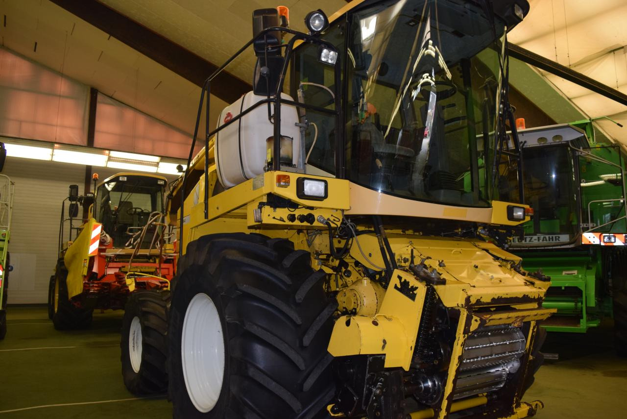 New Holland FX 40 - Ensileuse: photos 1 New Holland FX 40 - Ensileuse: photos 1